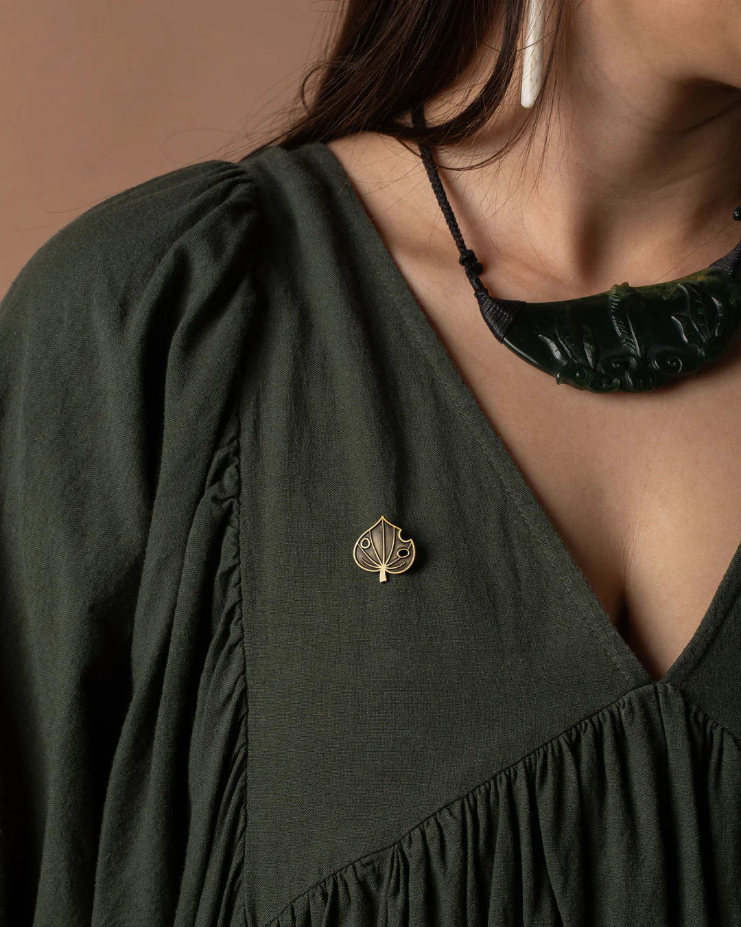 Kawakawa Leaf Antique Gold Pin