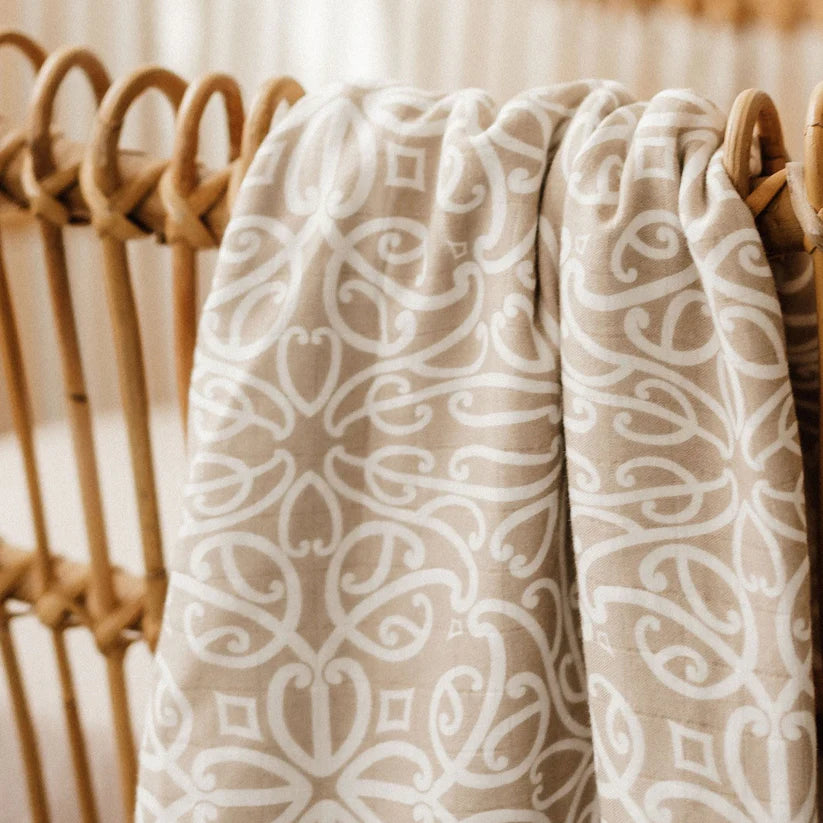 Māori pēpi wrap - Mocha
