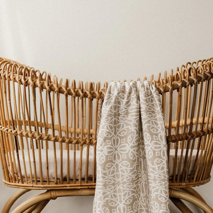 Māori pēpi wrap - Mocha