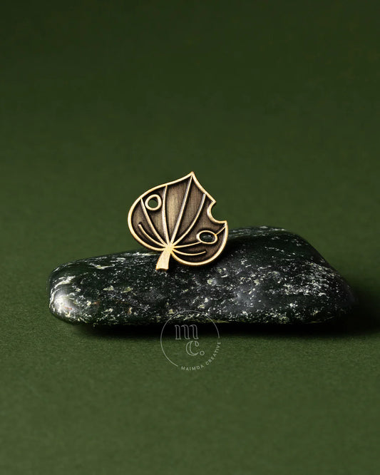 Kawakawa Leaf Antique Gold Pin